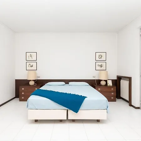 Elisabetta Luxury In Villa Moneglia