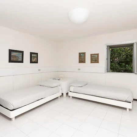 Elisabetta Luxury In Villa Moneglia