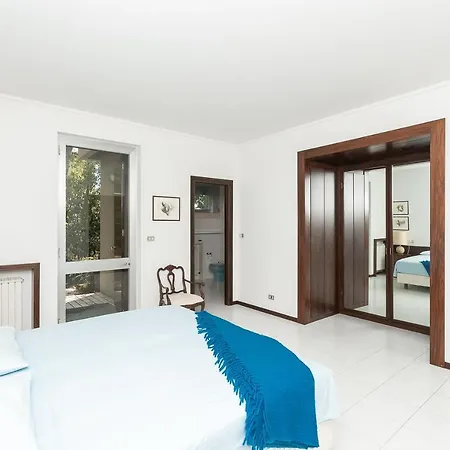 Elisabetta Luxury In Villa Moneglia